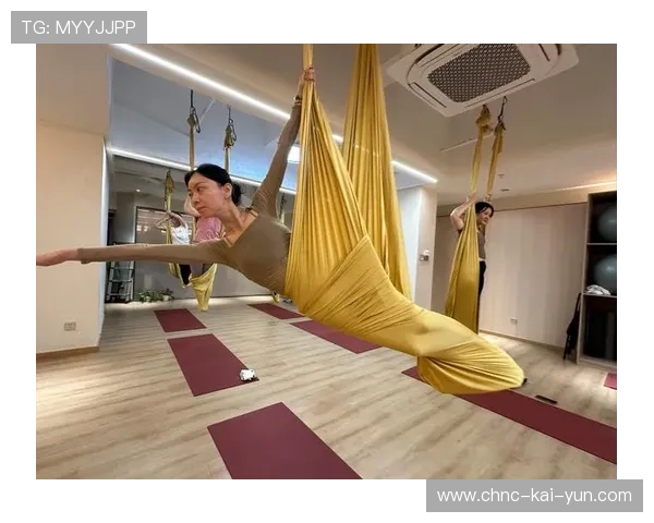空中云端瑜伽，现代运动与养生新潮流，空中瑜伽视频教学讲解